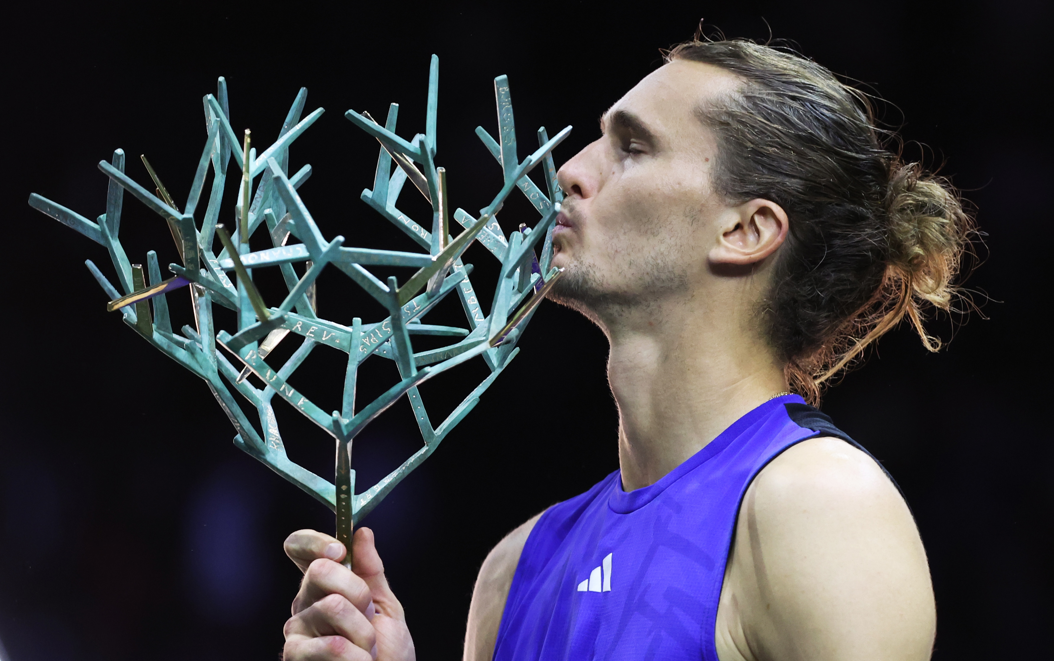 法国网球队强势英国网球队，兹维列夫关键制胜