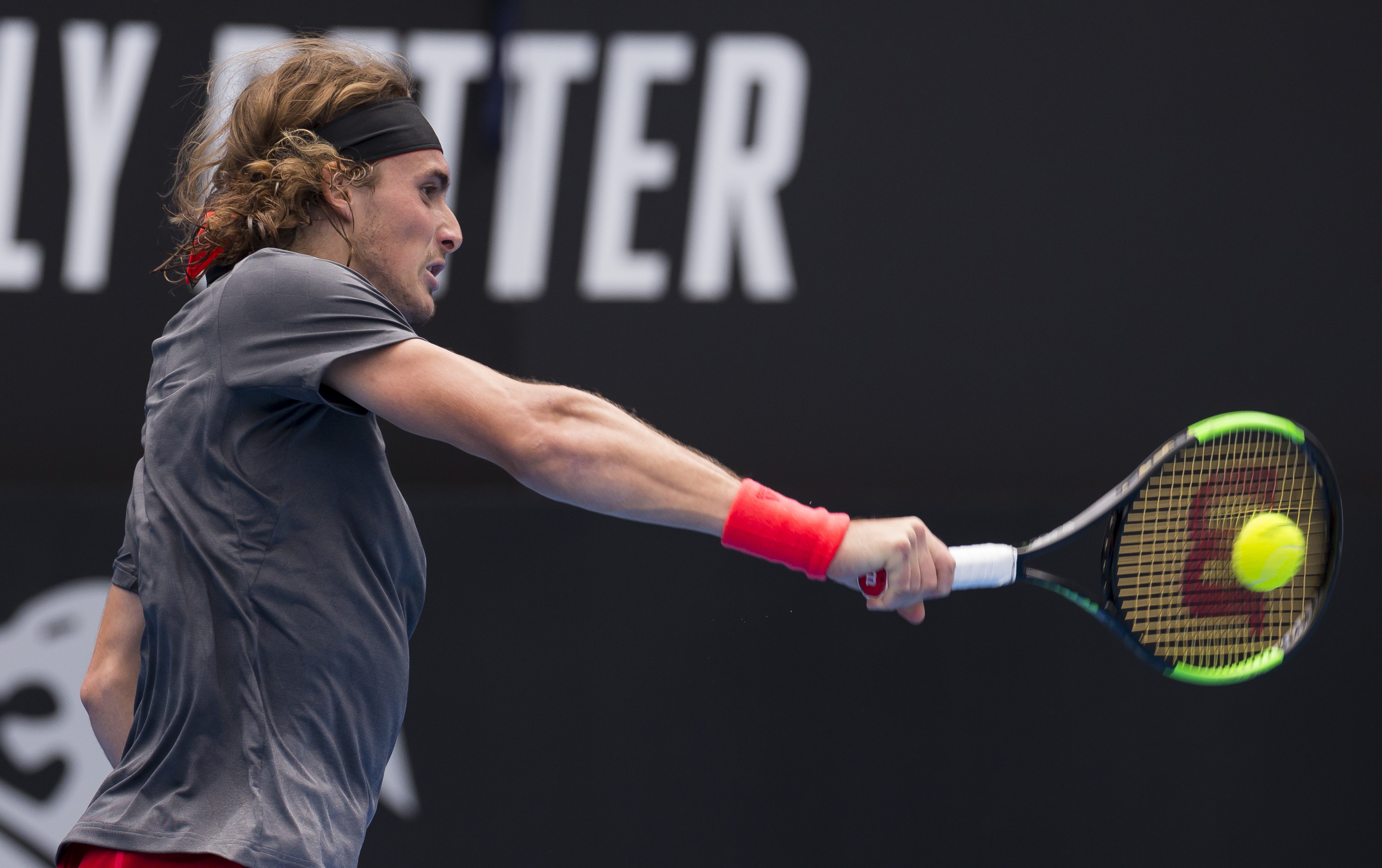 澳大利亚网球队逆转欧洲网球队,西西帕斯制霸全场 澳大利亚网球队逆转欧洲网球队,西西帕斯制霸全场