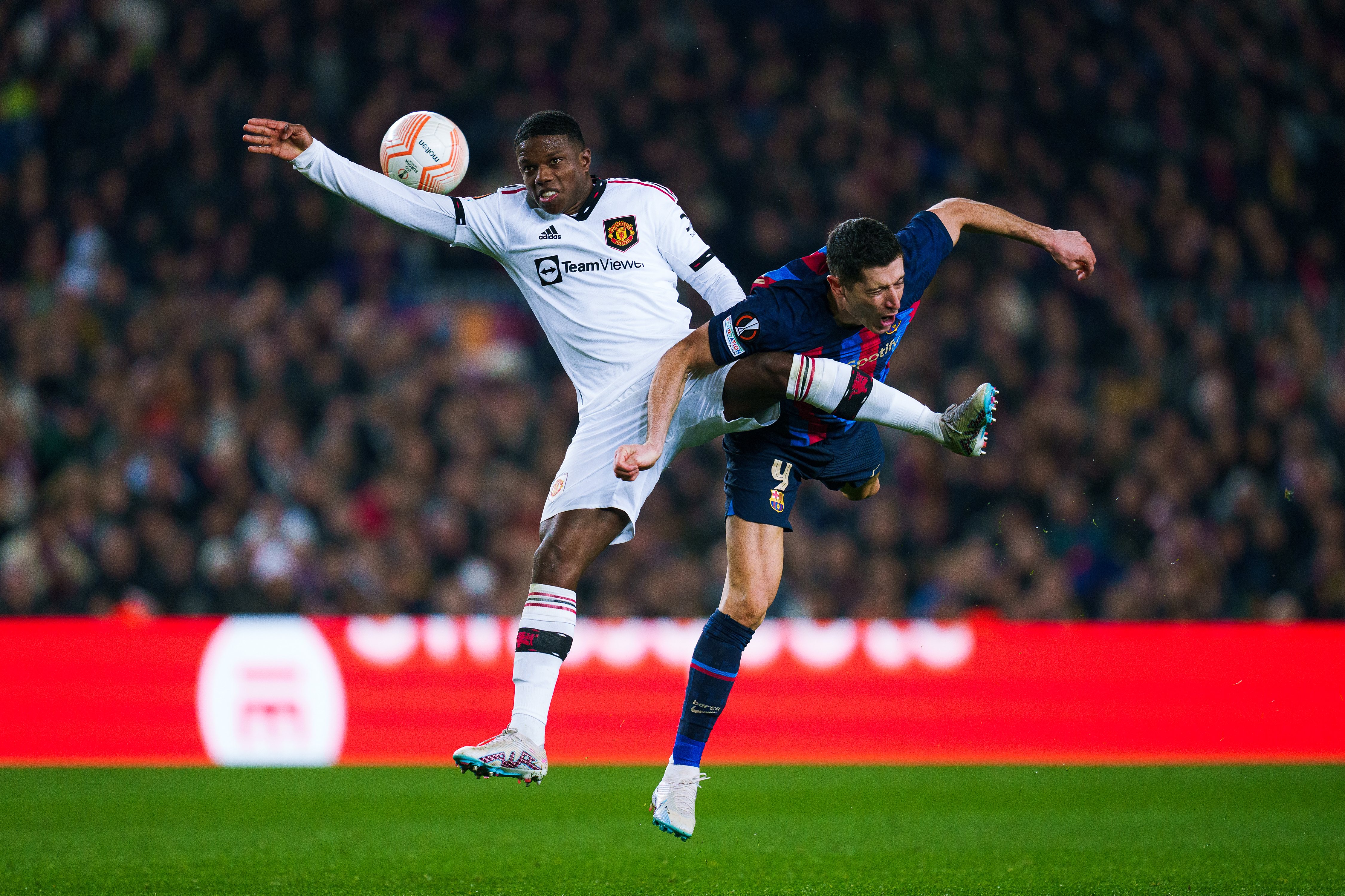 曼联横扫塞维利亚，恩昆库三分雨点燃全场