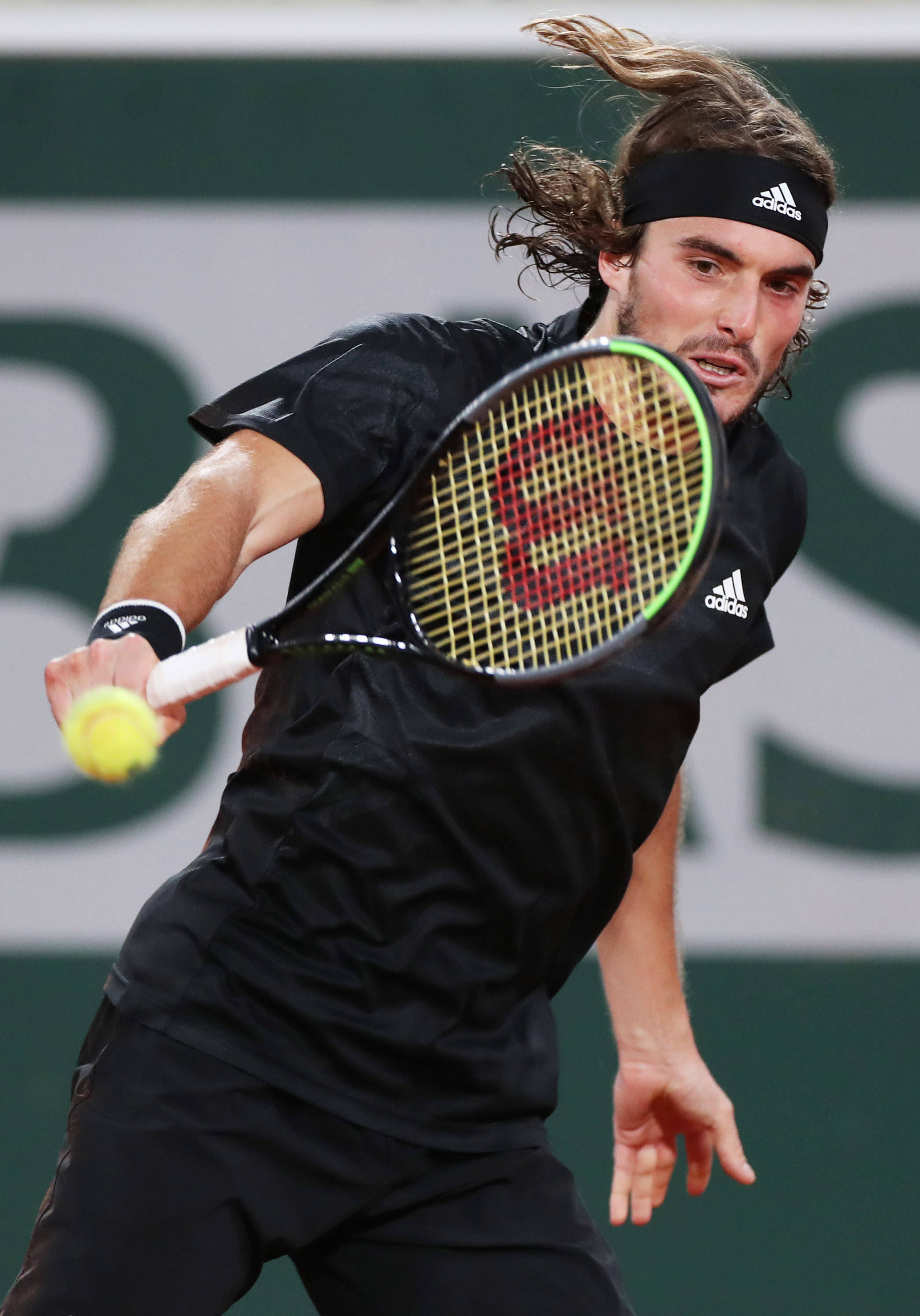 包含世界网球队绝地反击西班牙网球队，西西帕斯统治全场的词条