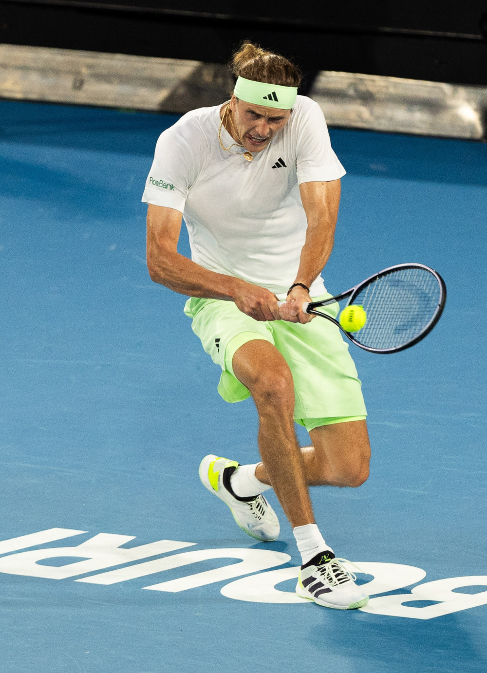 日本网球队险胜英国网球队，兹维列夫统治全场