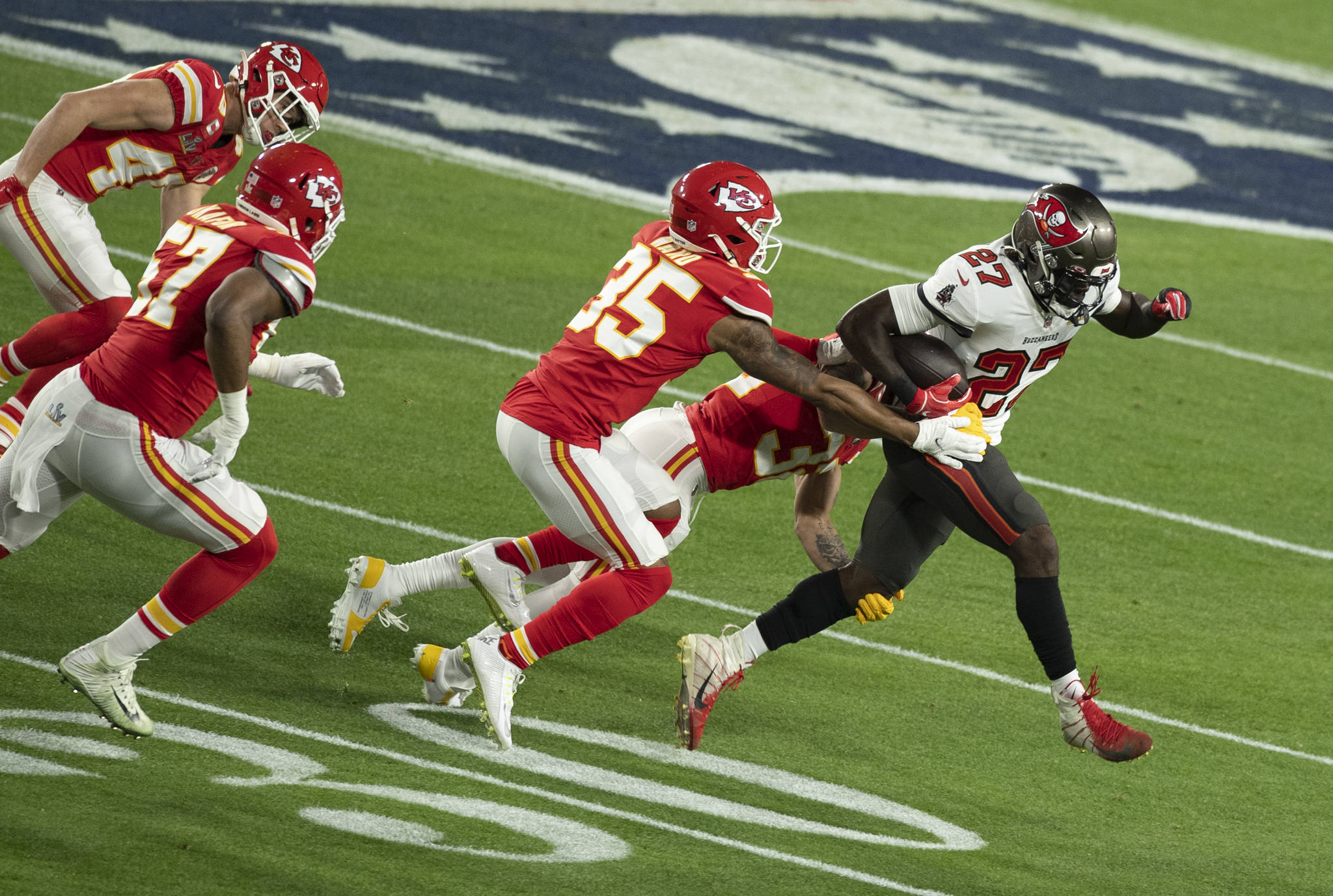 橄榄球赛事精彩瞬间盘点，年度回顾震撼登场