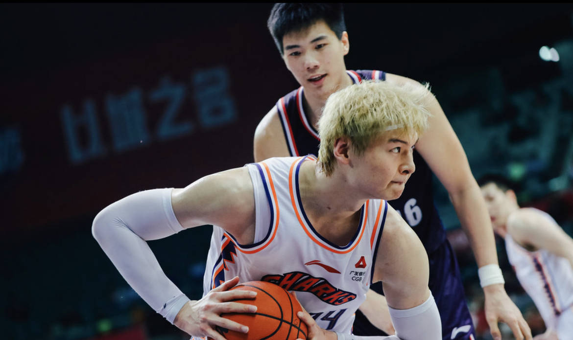 浙江队逆转马刺，王哲林带队取胜