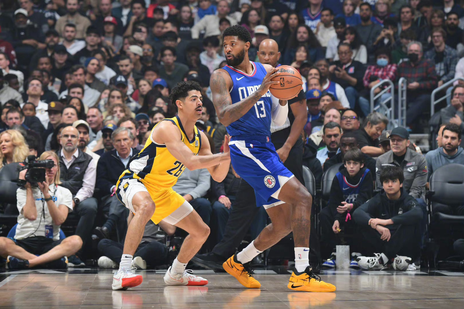 开云体育app-关于步行者横扫天津队，伦纳德统治全场的信息