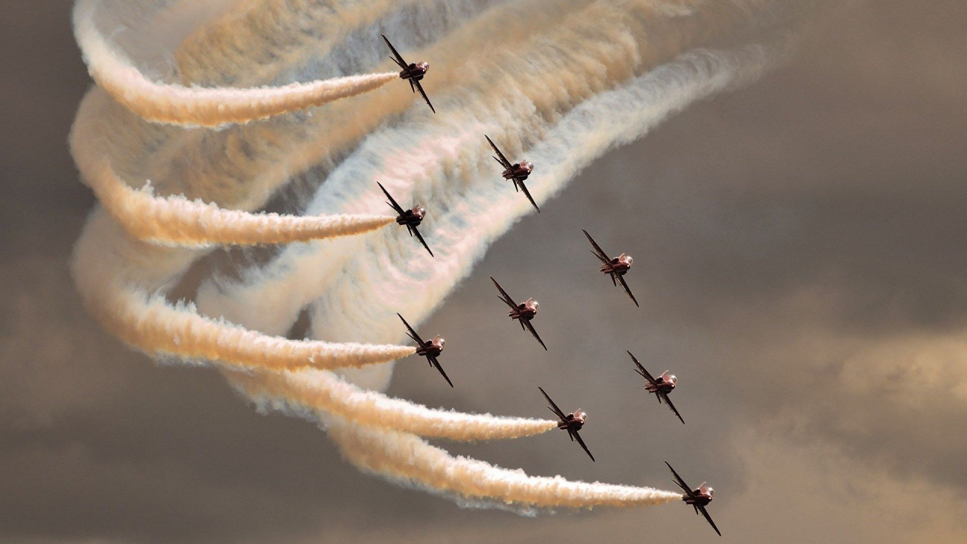 开云体育官网-红魔觉醒，勒克莱尔率法拉利打破红牛垄断，开启F1新时代