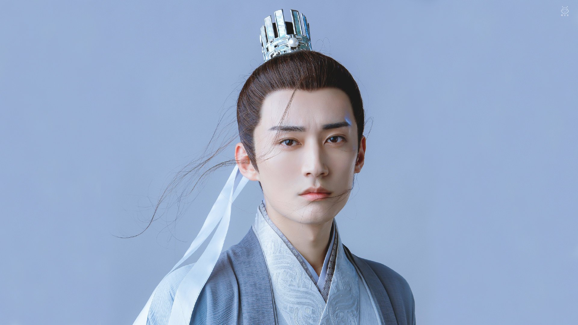 那双手,在世界的两端点燃同一种奇迹