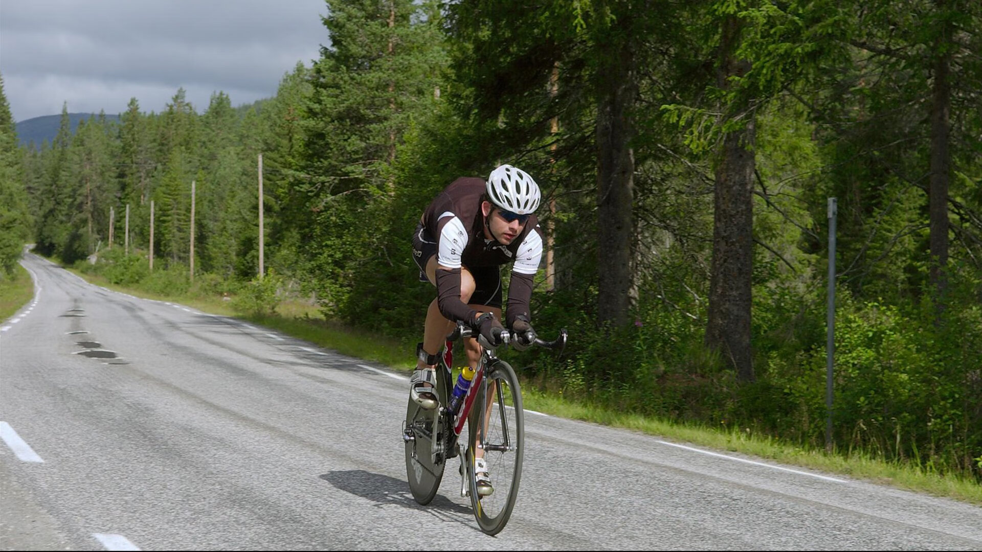 以肩为桥，阿劳霍如何成为2026世界杯之夜的脊梁