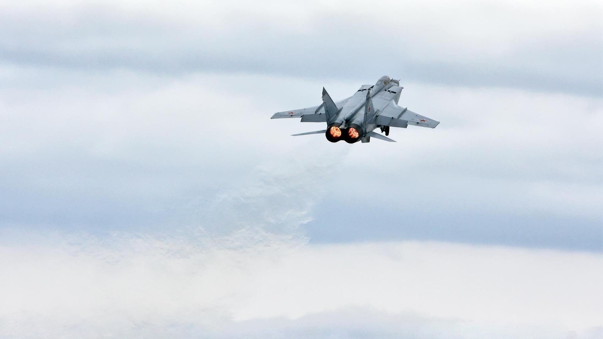 开云体育入口-丝绸、咖啡与足球的智慧对话，当哥伦比亚的封锁遇见德布劳内的关键传球