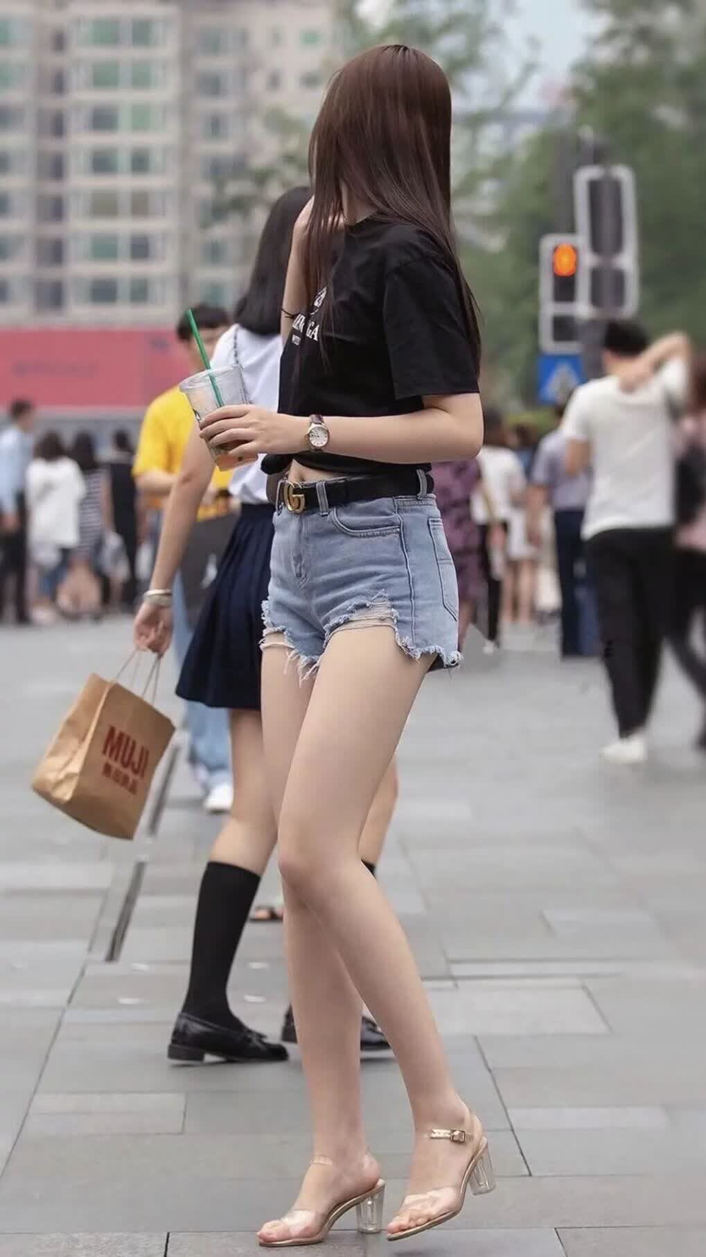 一球定乾坤，当莱万的孤勇与三笘薰的魔幻在沙漠之夜碰撞—2026世界杯B组焦点战启示录